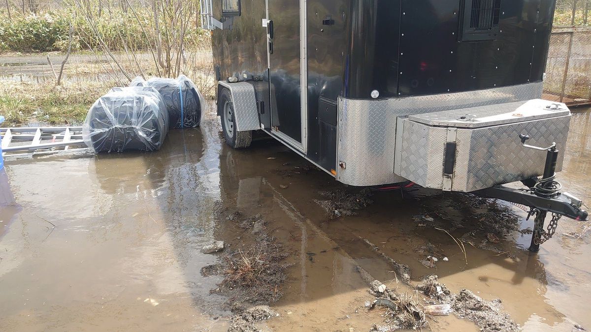 水タンクで水源確保しながらの掘削